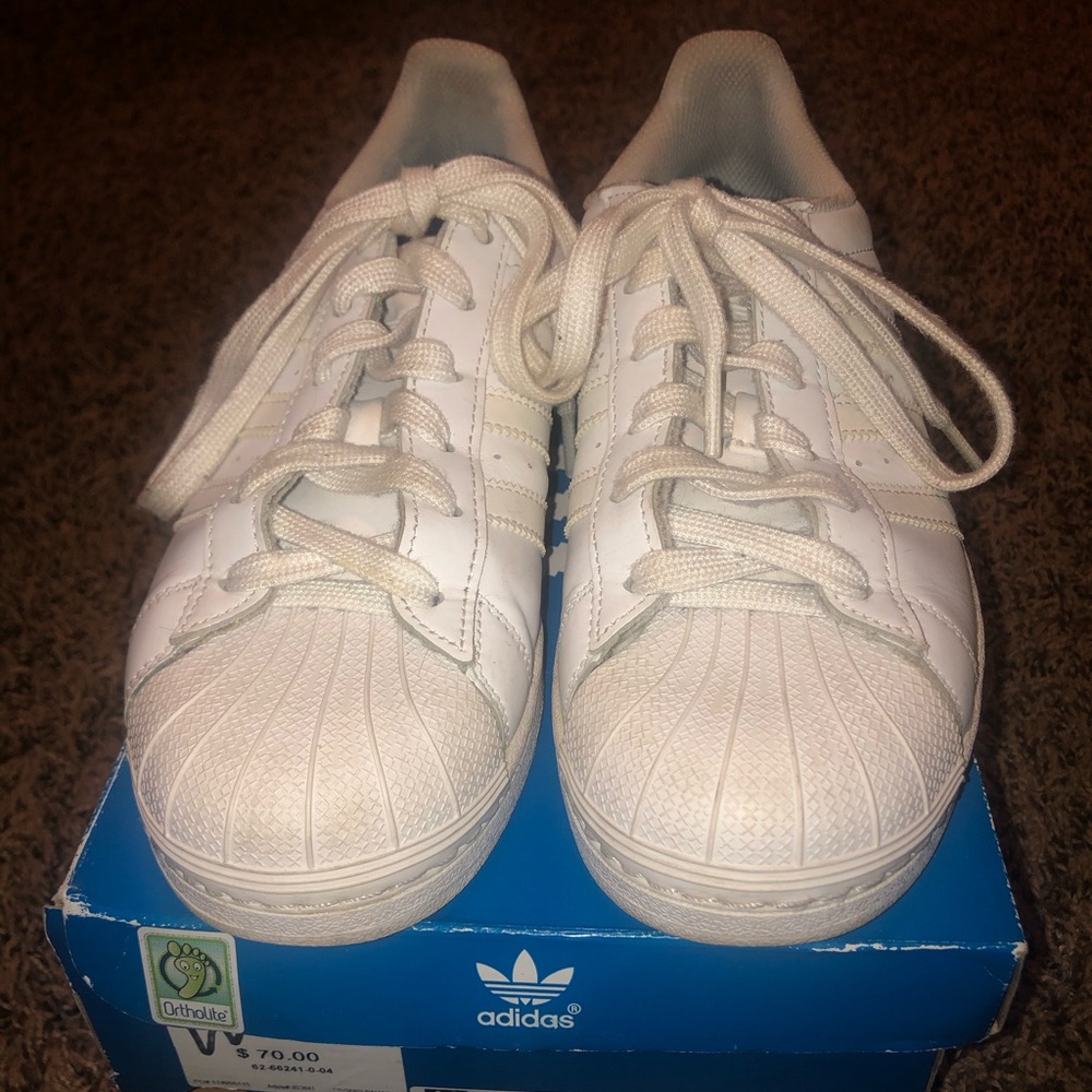 Adidas superstar!